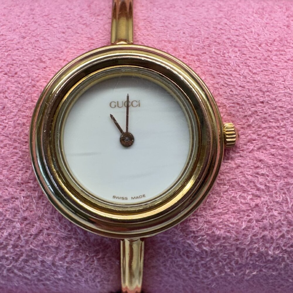 Vintage Gucci Watch with 19 colorful interchangeable Bezels